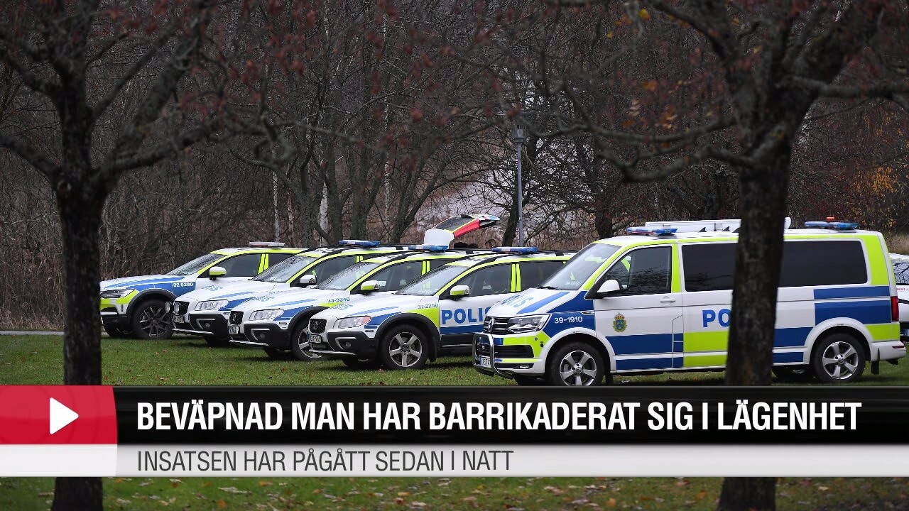 Massiv polisinsats i Sundbyberg – beväpnad man barrikaderad i lägenhet