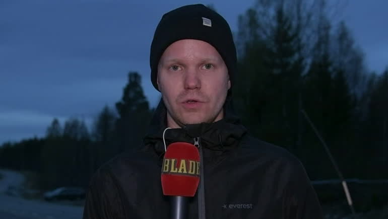 "Tova tog en taxi från gården"