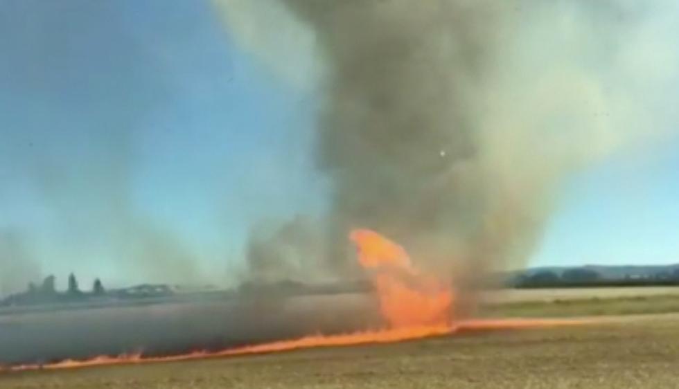 Eldtornado fångades på film