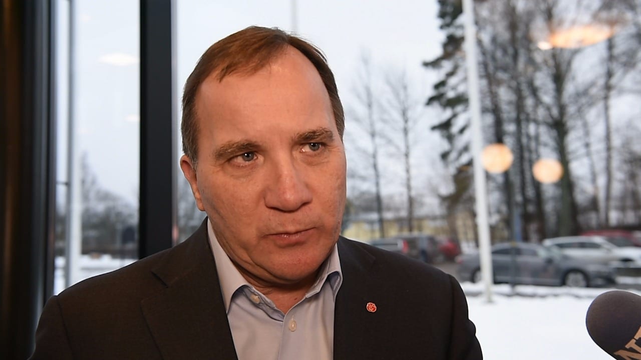 Löfven erbjuder uppsagda arbetare nya jobb