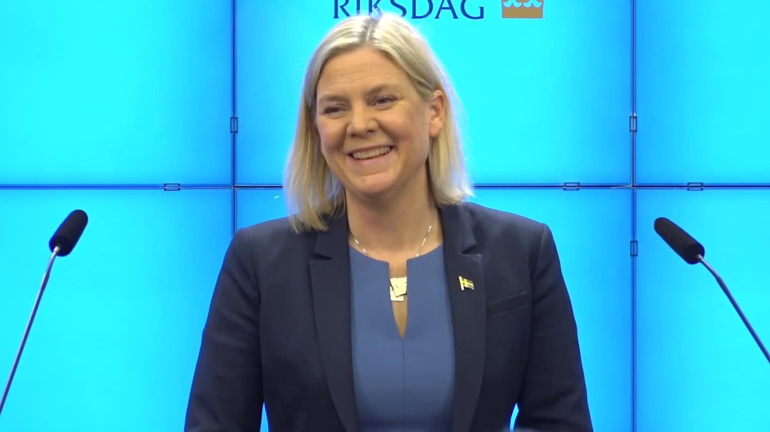 Utländska reporterns fråga till Andersson i regeringskaoset: Vem styr egentligen Sverige?