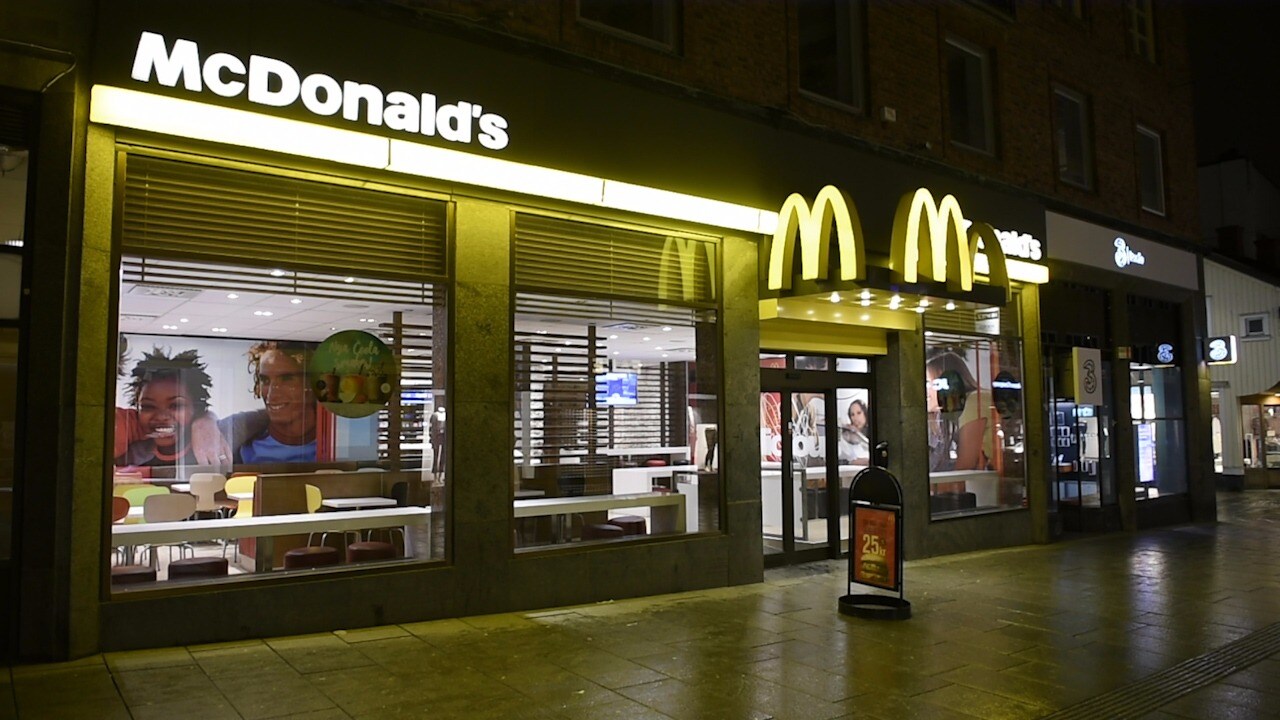 Man knivstucken i gängbråk utanför McDonalds