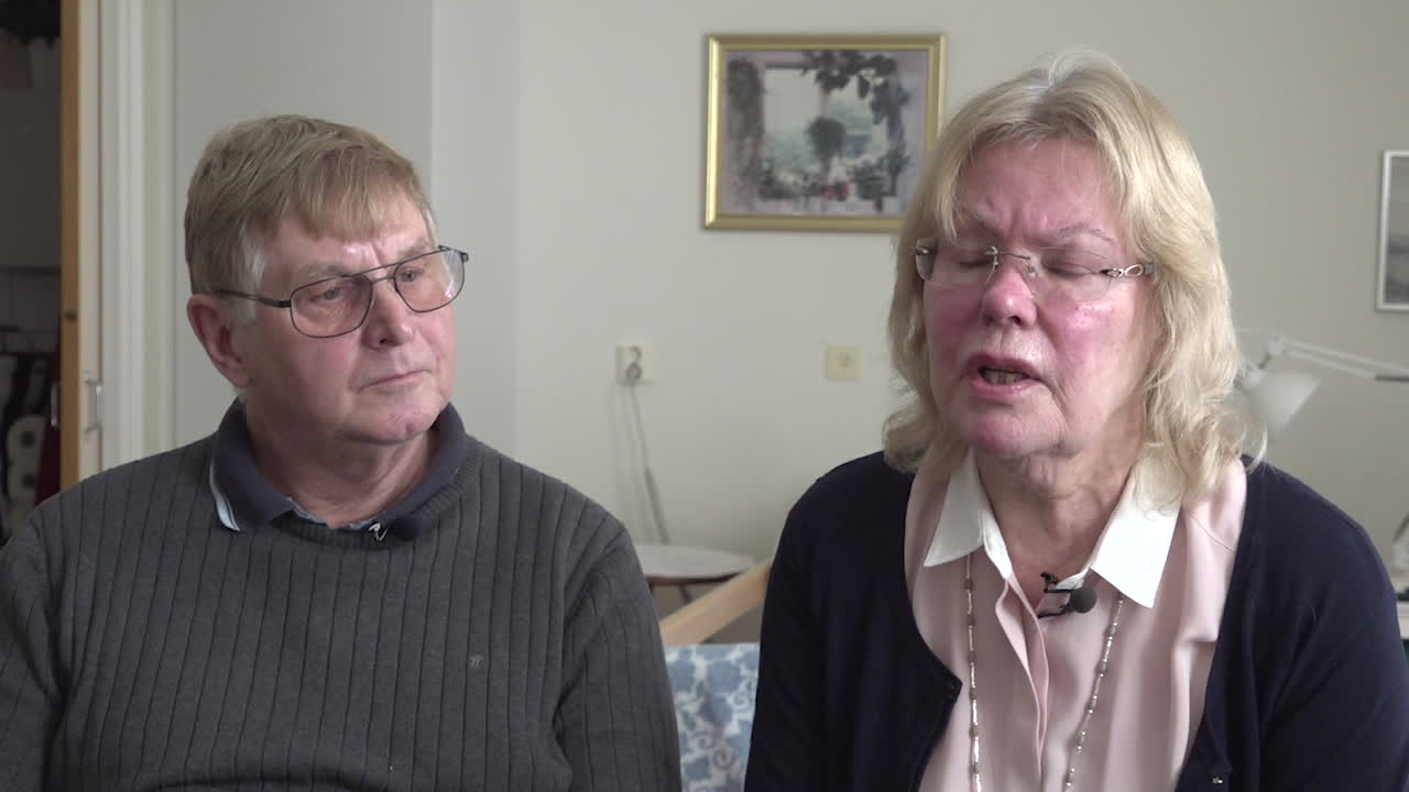 Här tvingas anhöriga hoppa in och jobba på äldreboendet