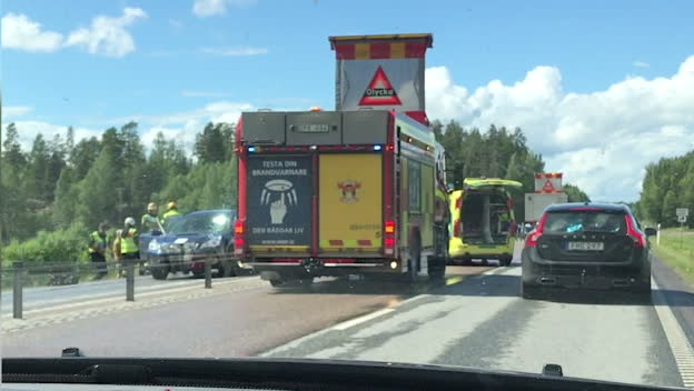 Masskrock utanför Västerås – 14 inblandade