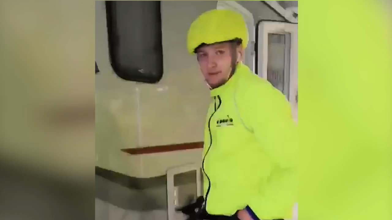 De cyklar till SHL-premiären: ”Jag mår skit”