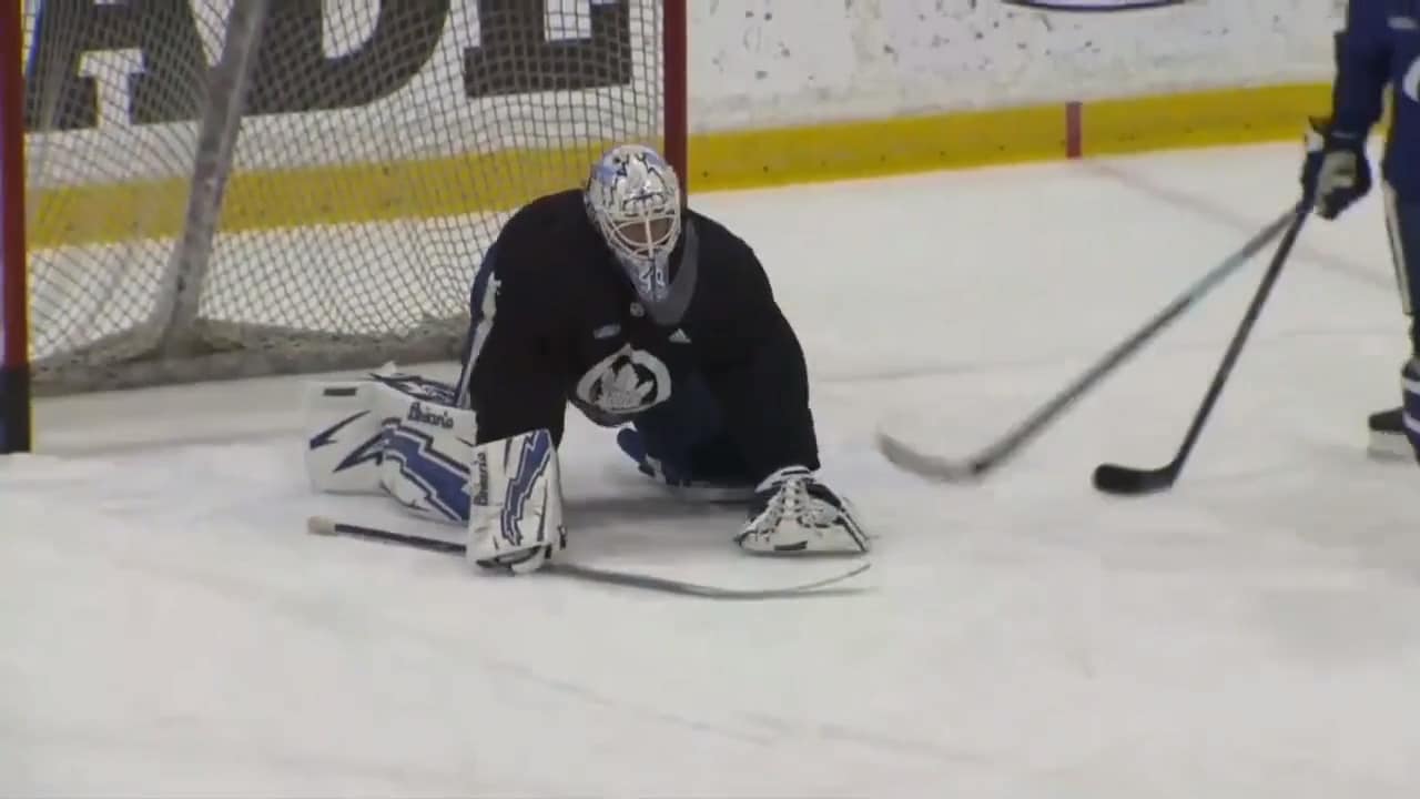 Här skadar Nylander Torontos målvakt på träning