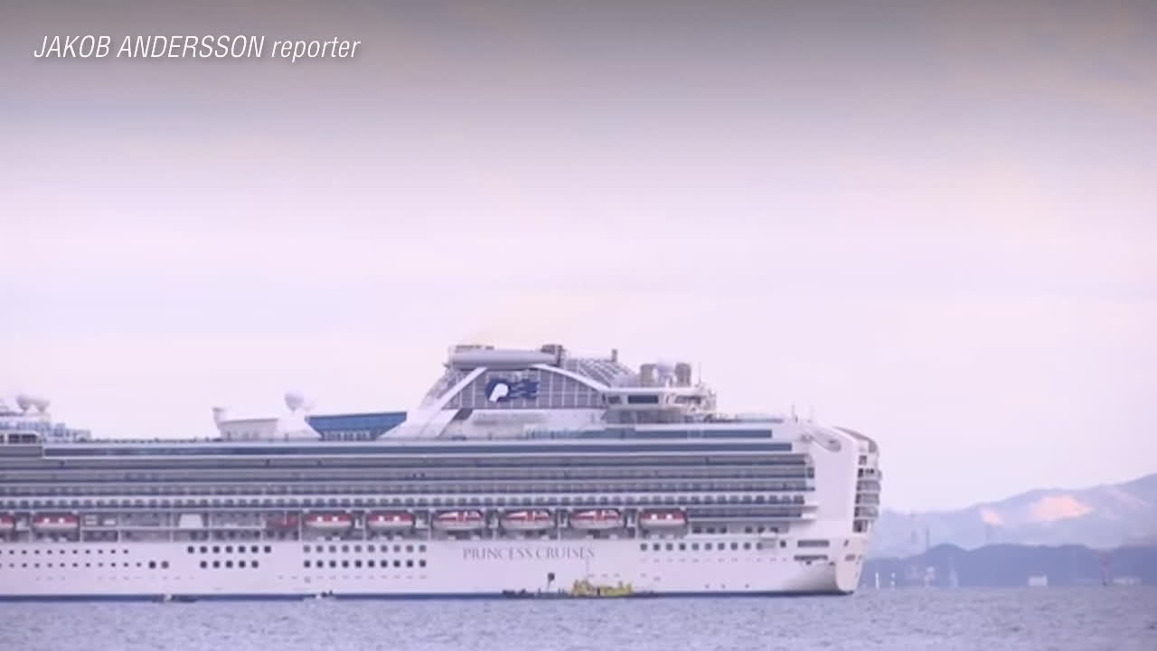 Kryssningsfartyg  med coronasmittade i karantän ute till havs