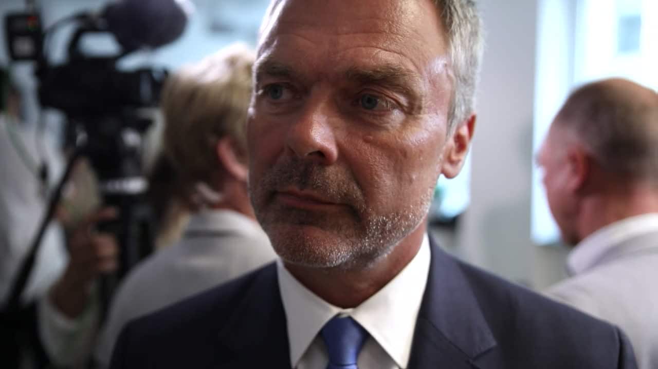 Björklund (L): "Har grovt åsidosatt sitt tjänsteansvar"