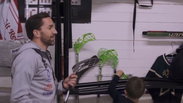 Se Lundqvists egna hockeyrink