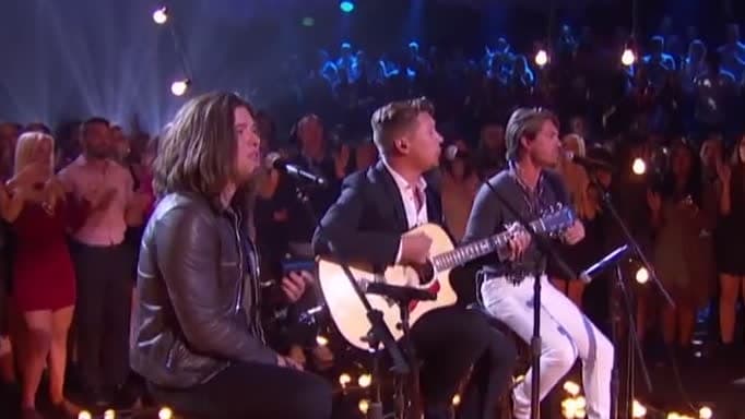 Här framför de sin dunderhit – 20 år senare