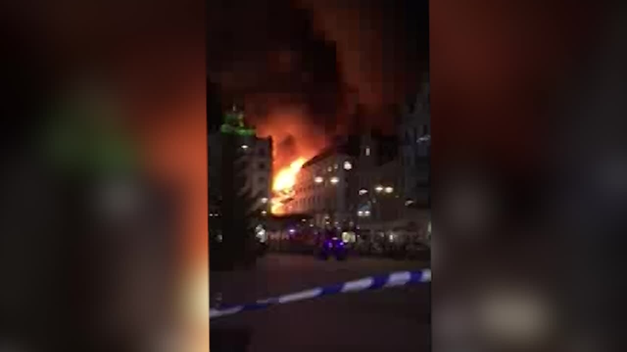 Kraftig brand vid Stureplan i Stockholm