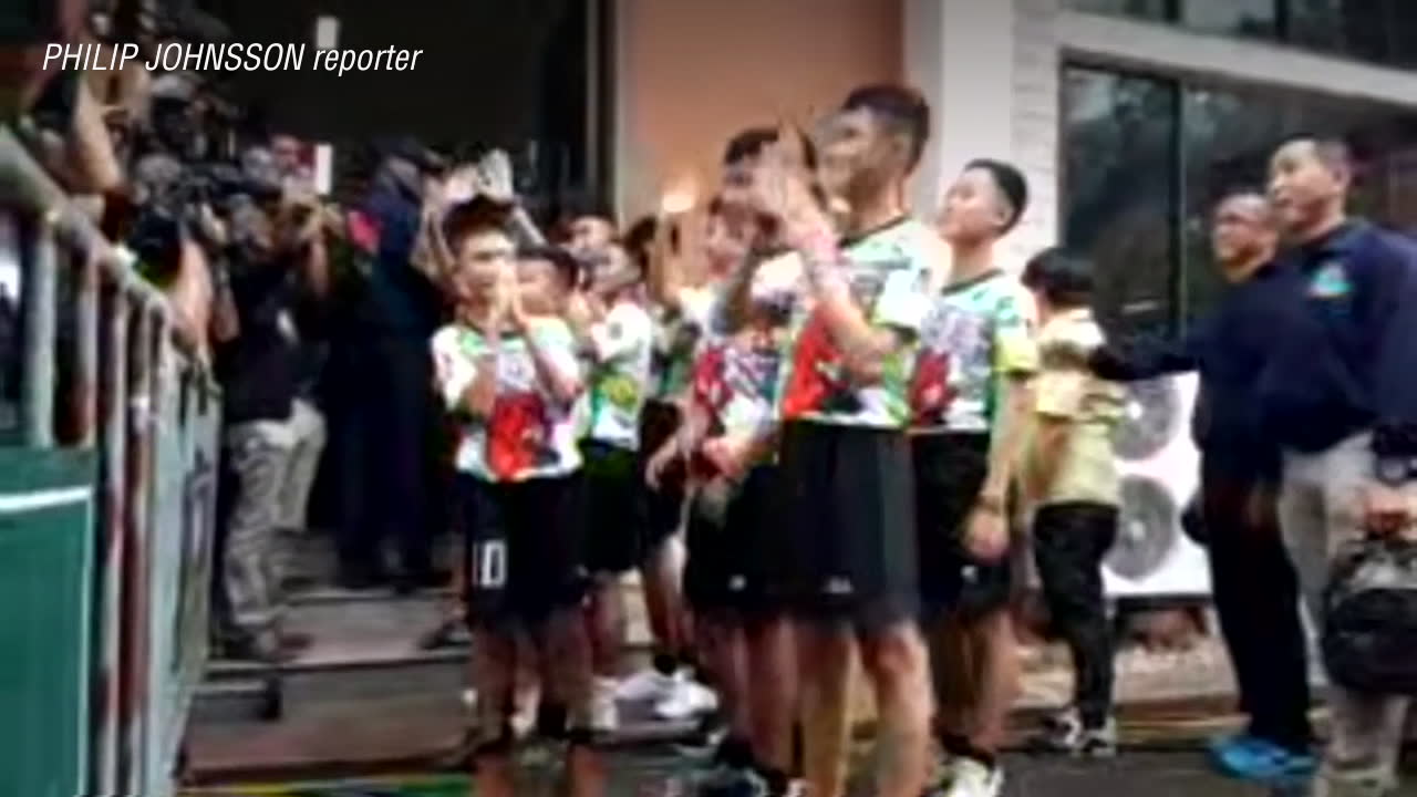 Räddade pojkarna mötte pressen för första gången