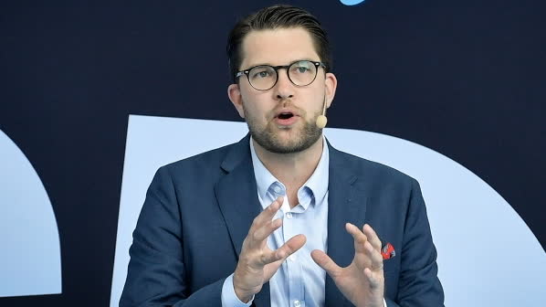 Åkesson kräver Löfvens avgång