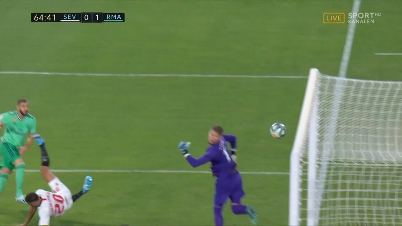 Benzema sköt upp Real till delad serieledning