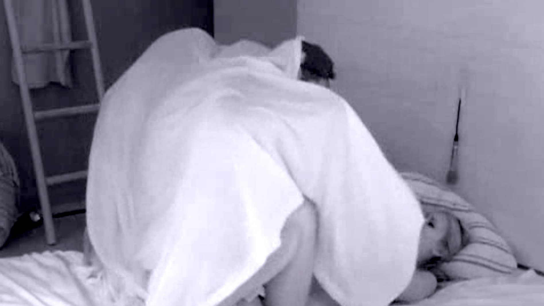 Hade gruppsex i tv i Paradise hotel – trekant blev gruppsexskandal