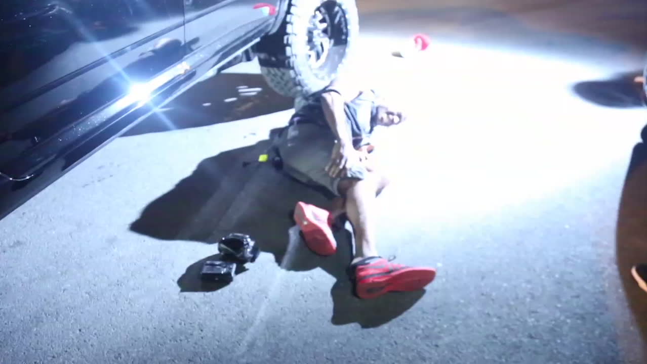 Här kör Justin Bieber på paparazzin