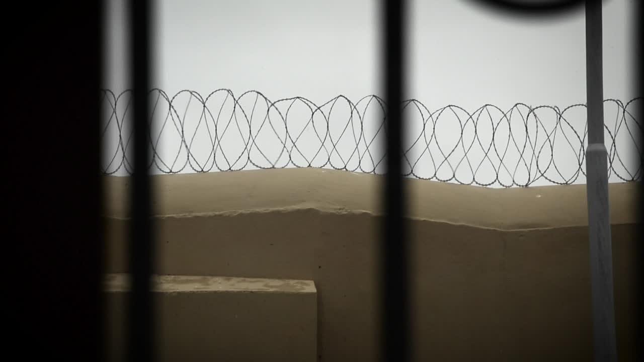 Han hyllas för musiken inifrån fängelset