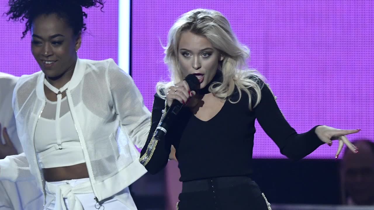 Zara Larsson klar för Summerburst
