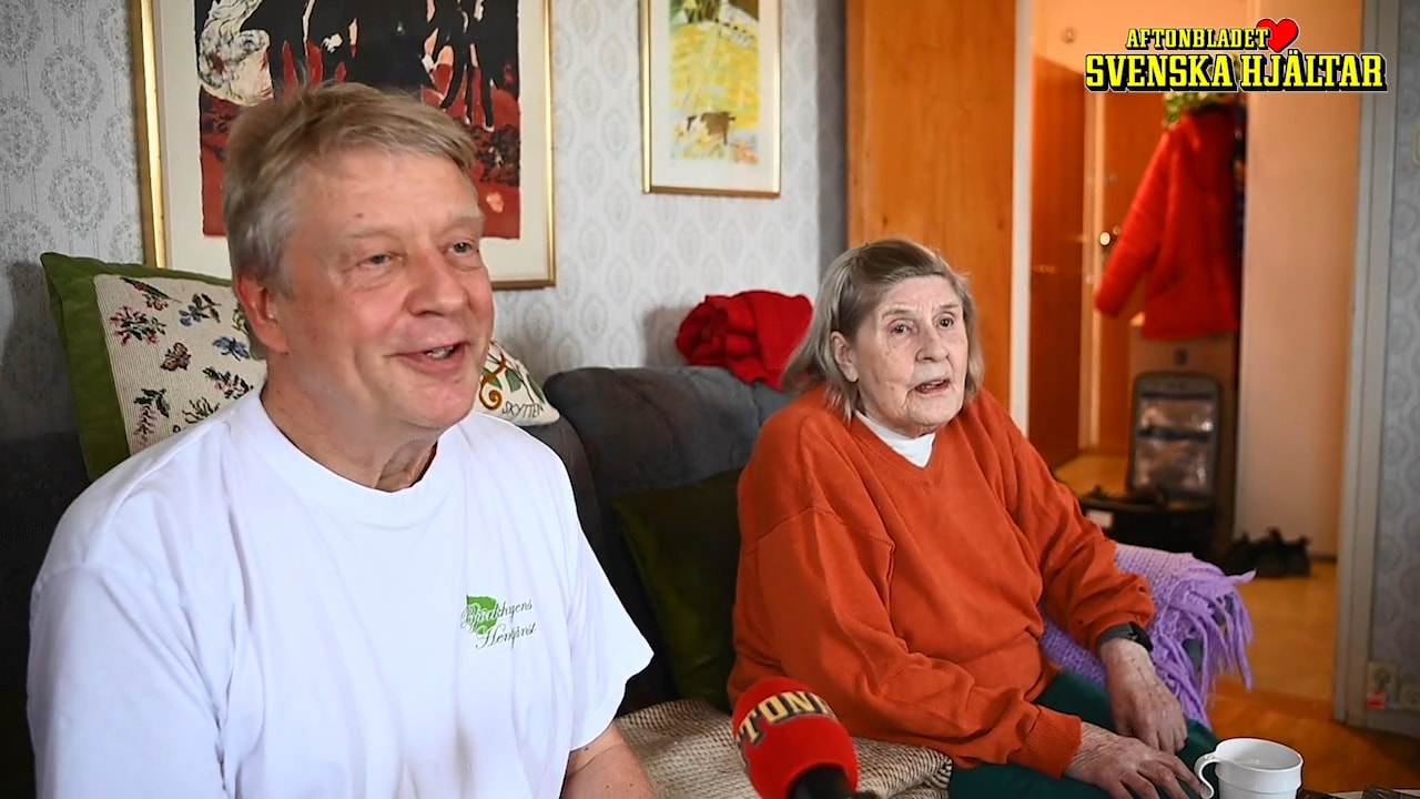 Erik från hemtjänsten sjunger och spelar för de äldre