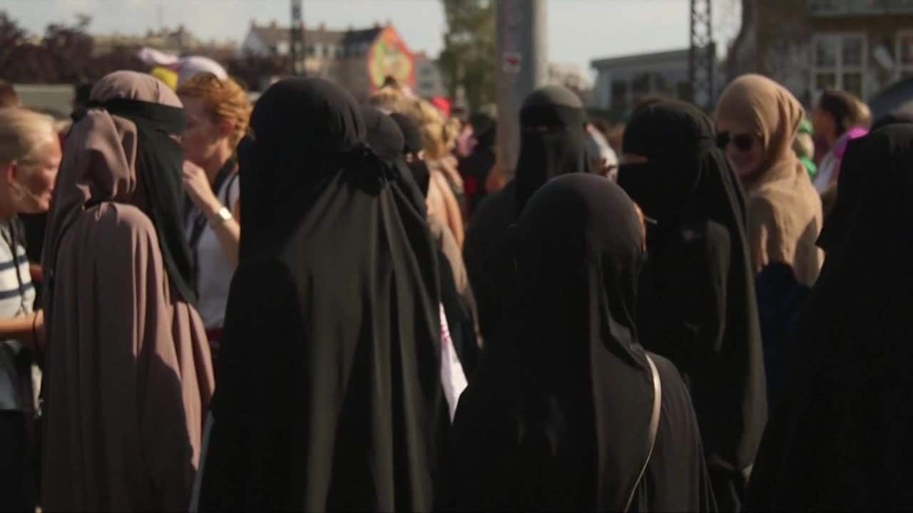 Danska protester mot burkaförbudet