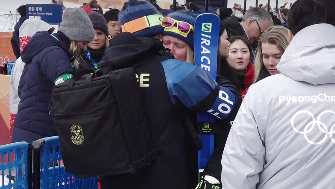 Näslund förkrossad – här tröstas hon efter besvikelsen