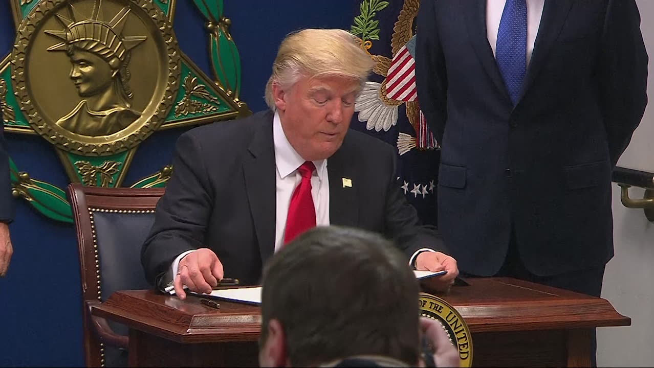 Trumps första vecka på två minuter