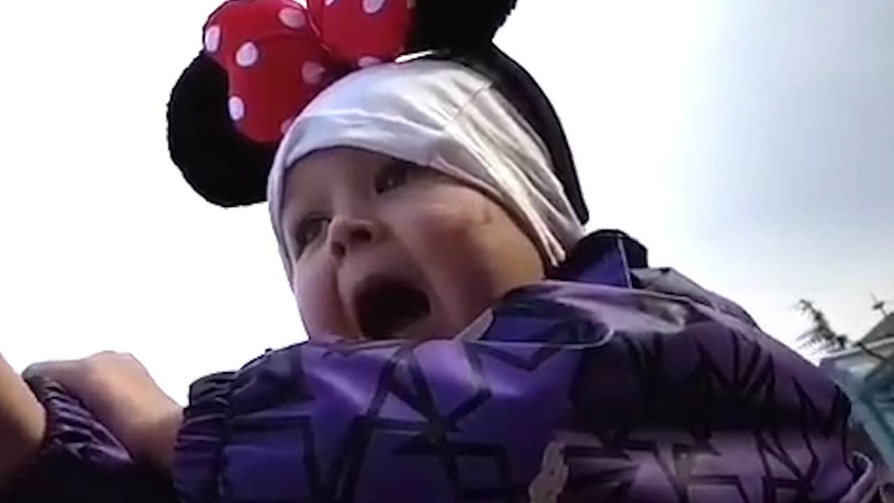 ”Titta mamma!!” - Se Noelias reaktion när hon ser sina idoler