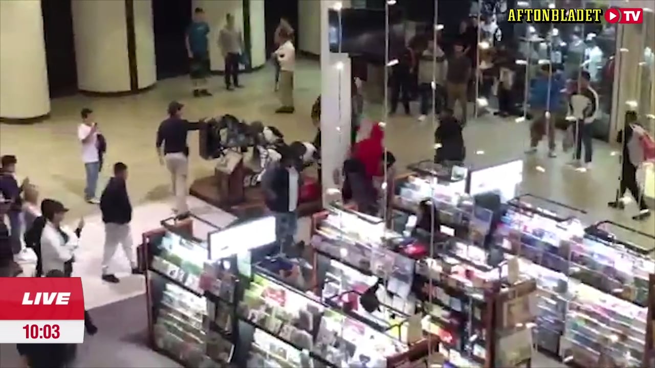 Här brakar slagsmålet loss i gallerian