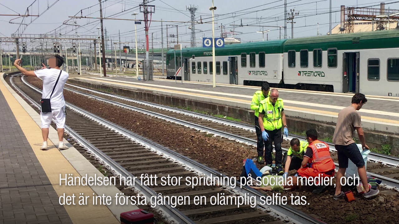 Han tar en selfie – mitt framför tågolyckan