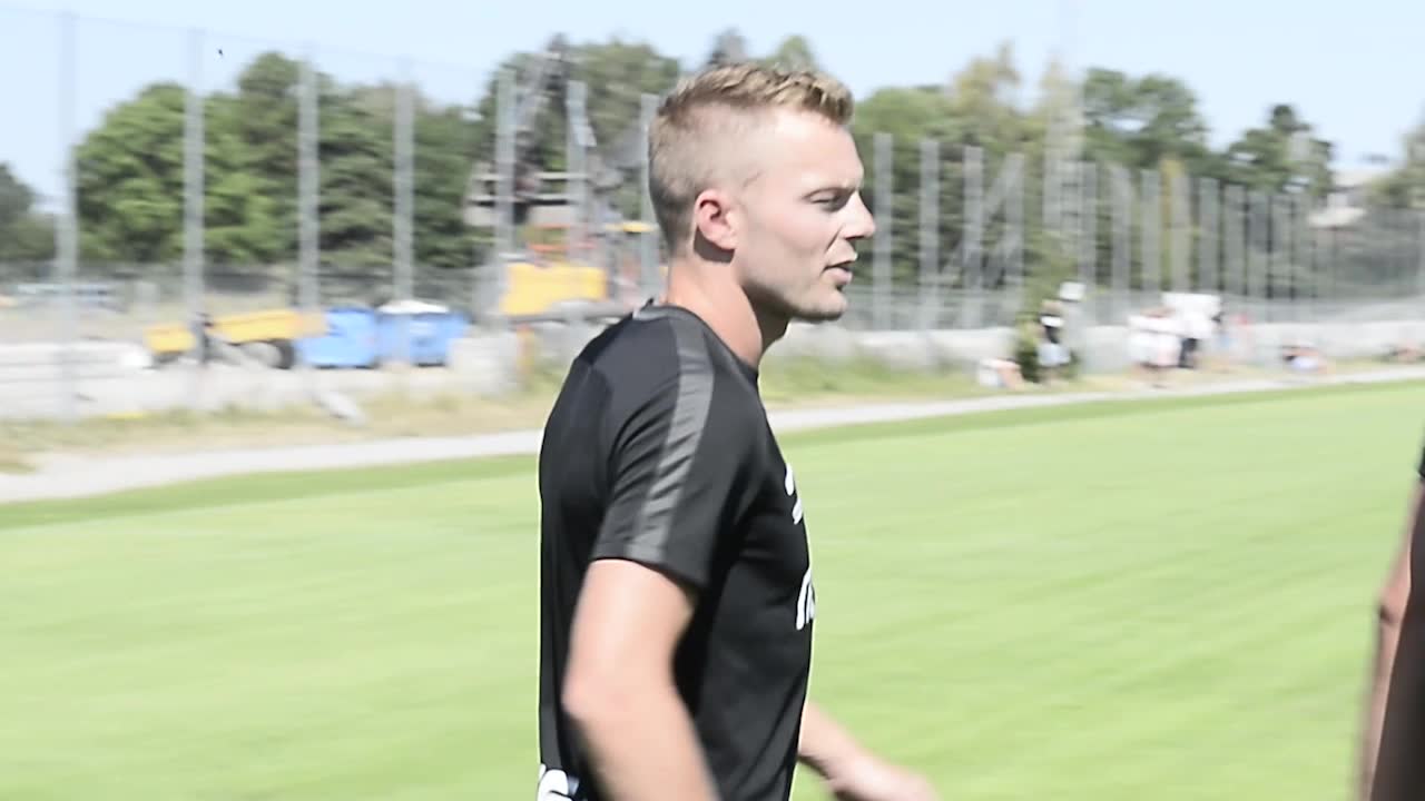 Sebastian Larsson gör sin första träning med AIK