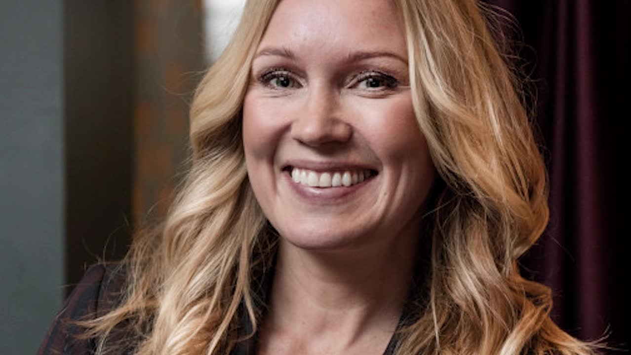 Almenäs less på kroppshetsen mot Clara Henry