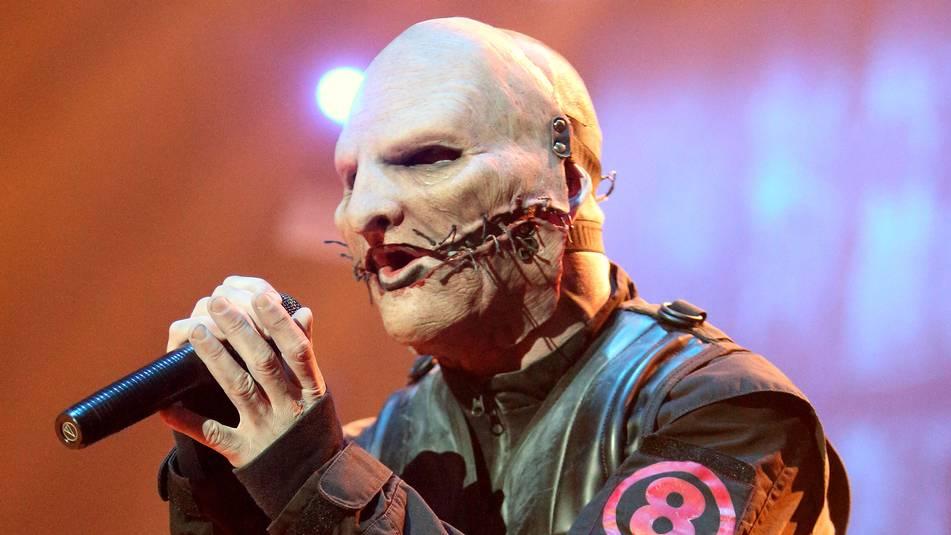 Rockstjärnan bröt nacken - utan att veta om det