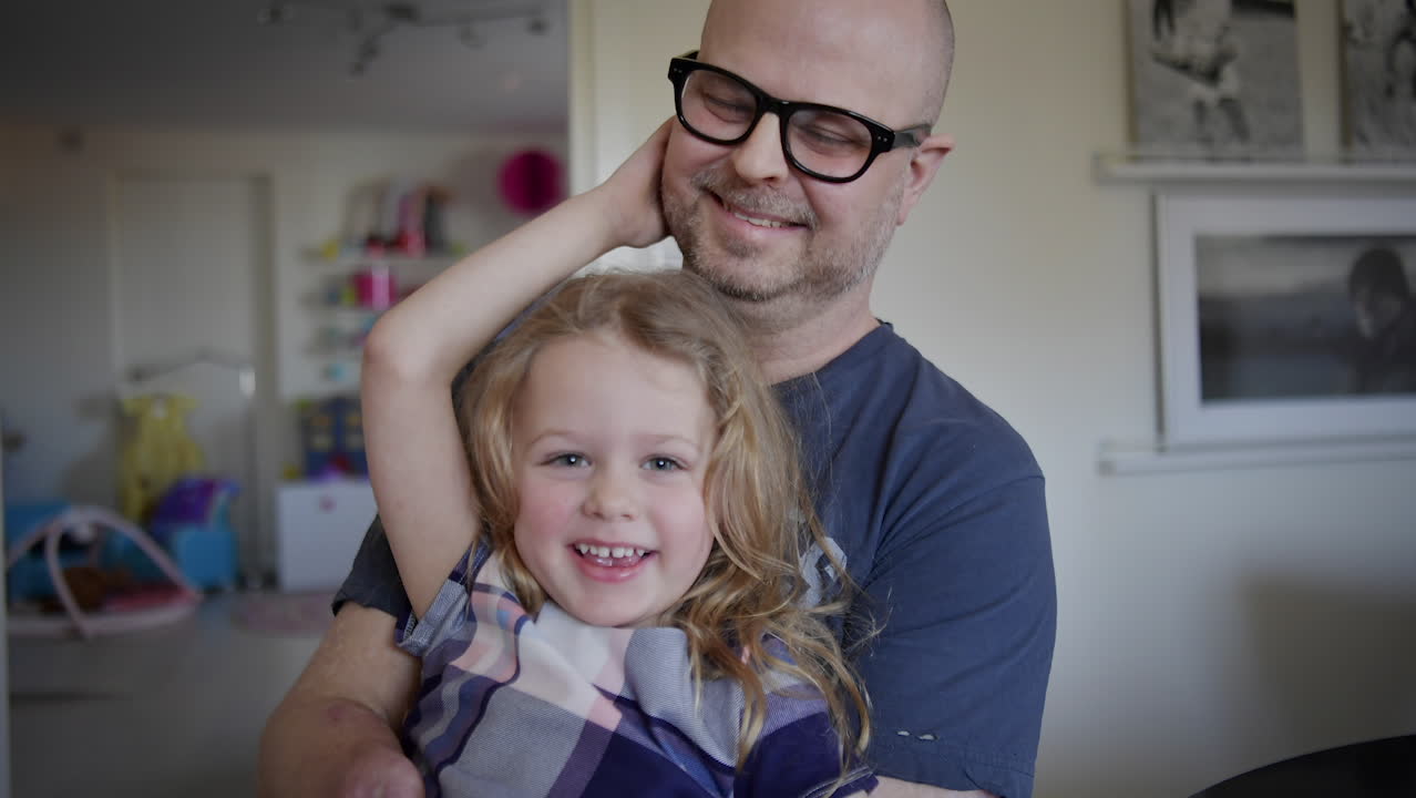 Hempa fick en njure av sin barndomskompis