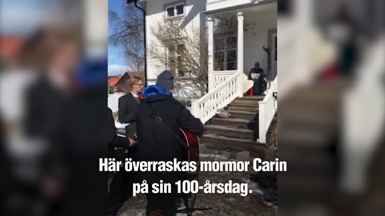 Carin överraskas på sin 100-årsdag – med livemusik och tårta