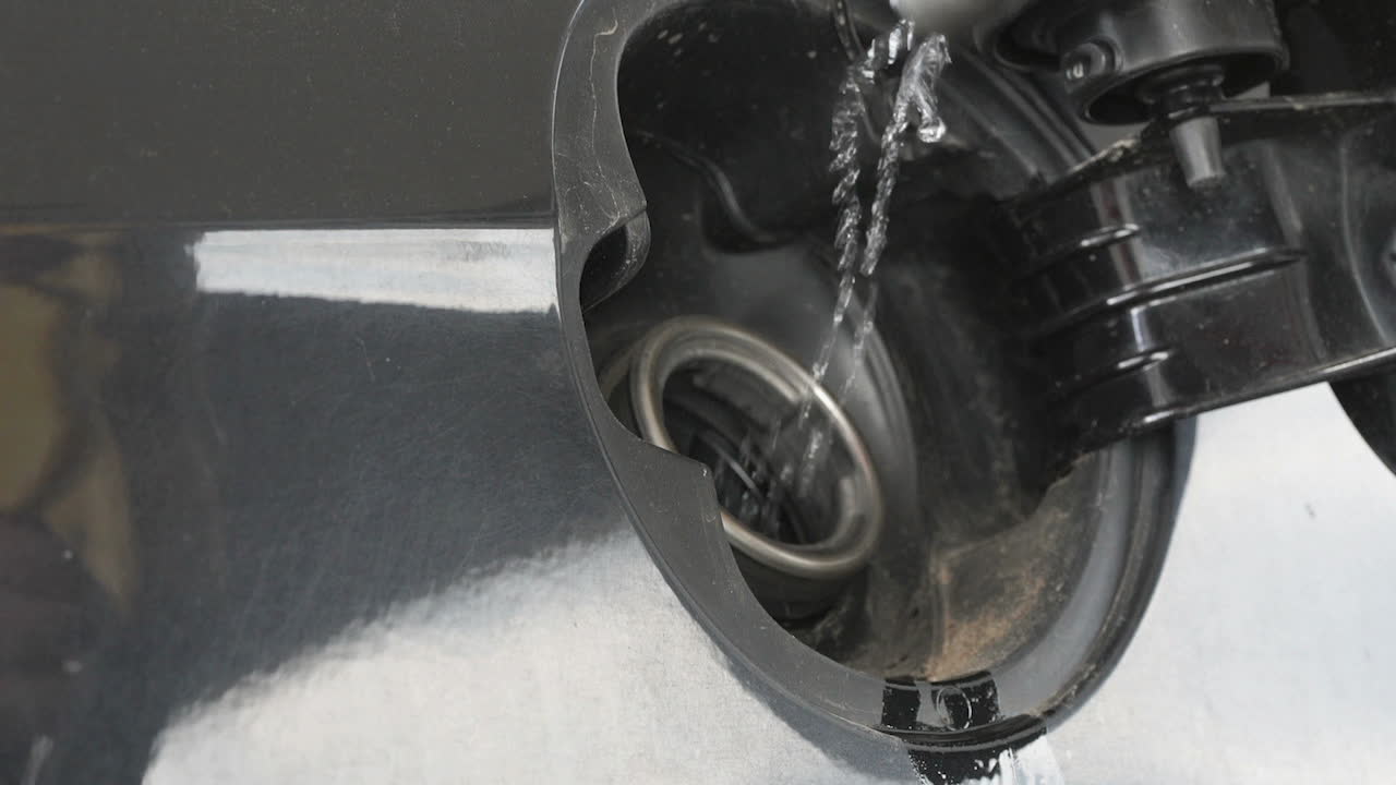 Populära semesteröar förbjuder turisternas dieselbilar