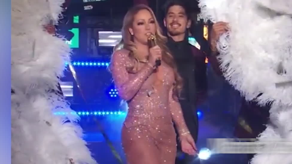 Se Mariah Carey's misslyckade show här