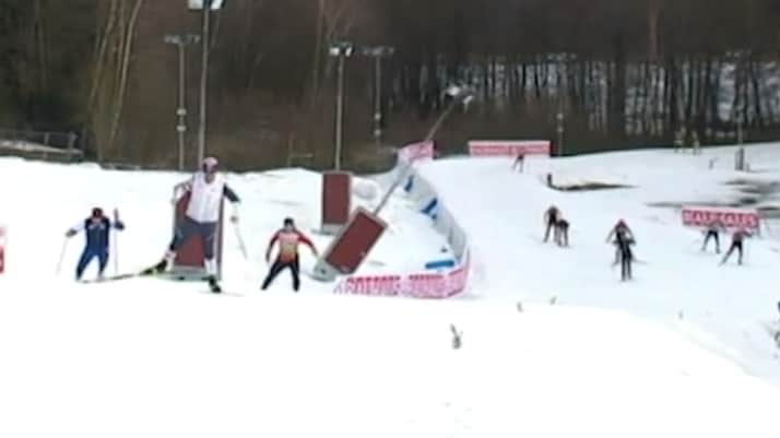 Här rasar strålkastaren mitt framför skidskyttarna