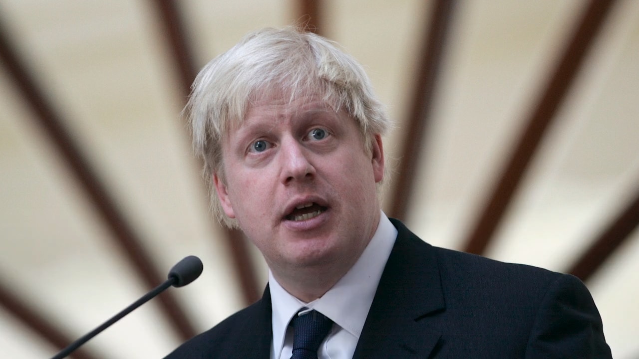 Född i USA, var nästan döv som liten och har jobbat som reporter – det här är Boris Johnson