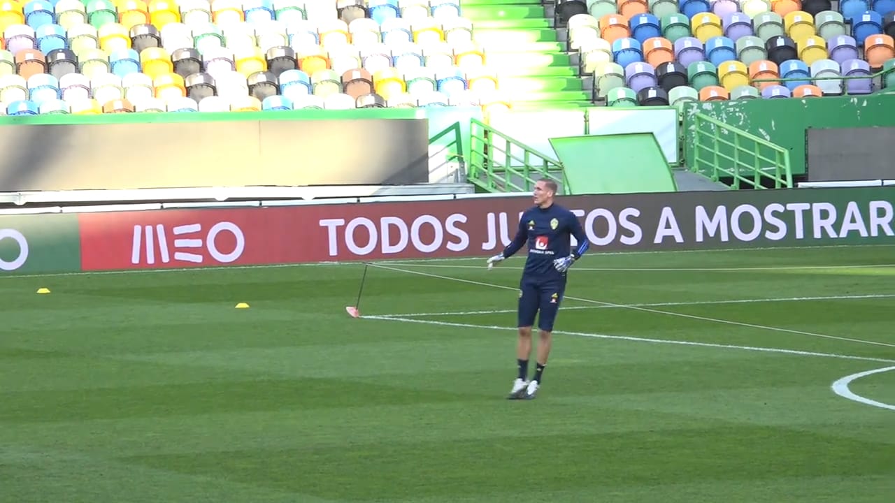 Här tränar Robin Olsen efter skadeoron