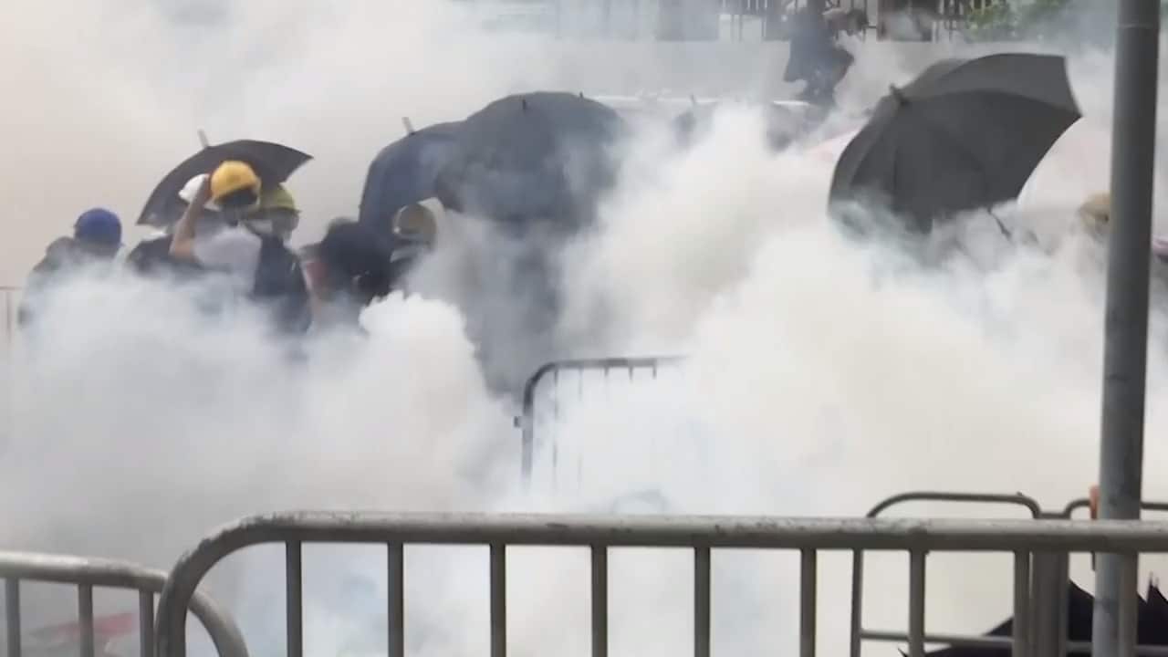 Flera skadade i våldsamma sammandrabbningar i Hongkong