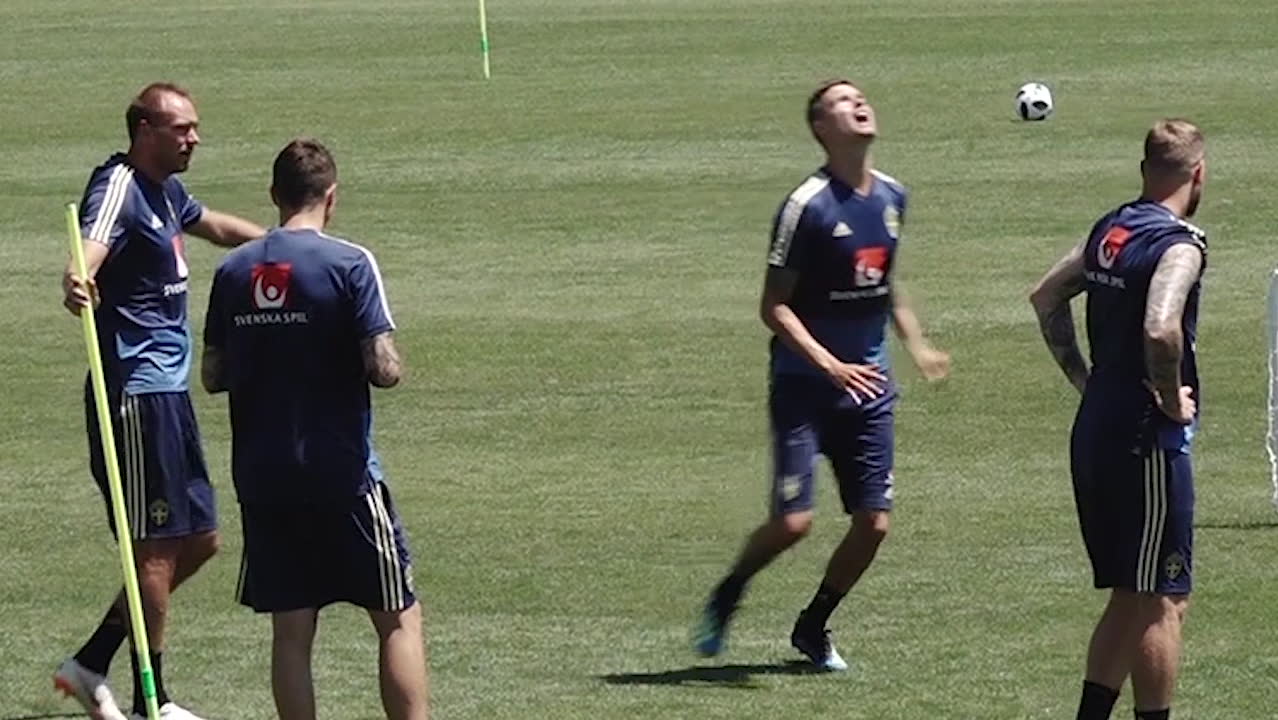 Vem är bäst – Lustig eller Özil?