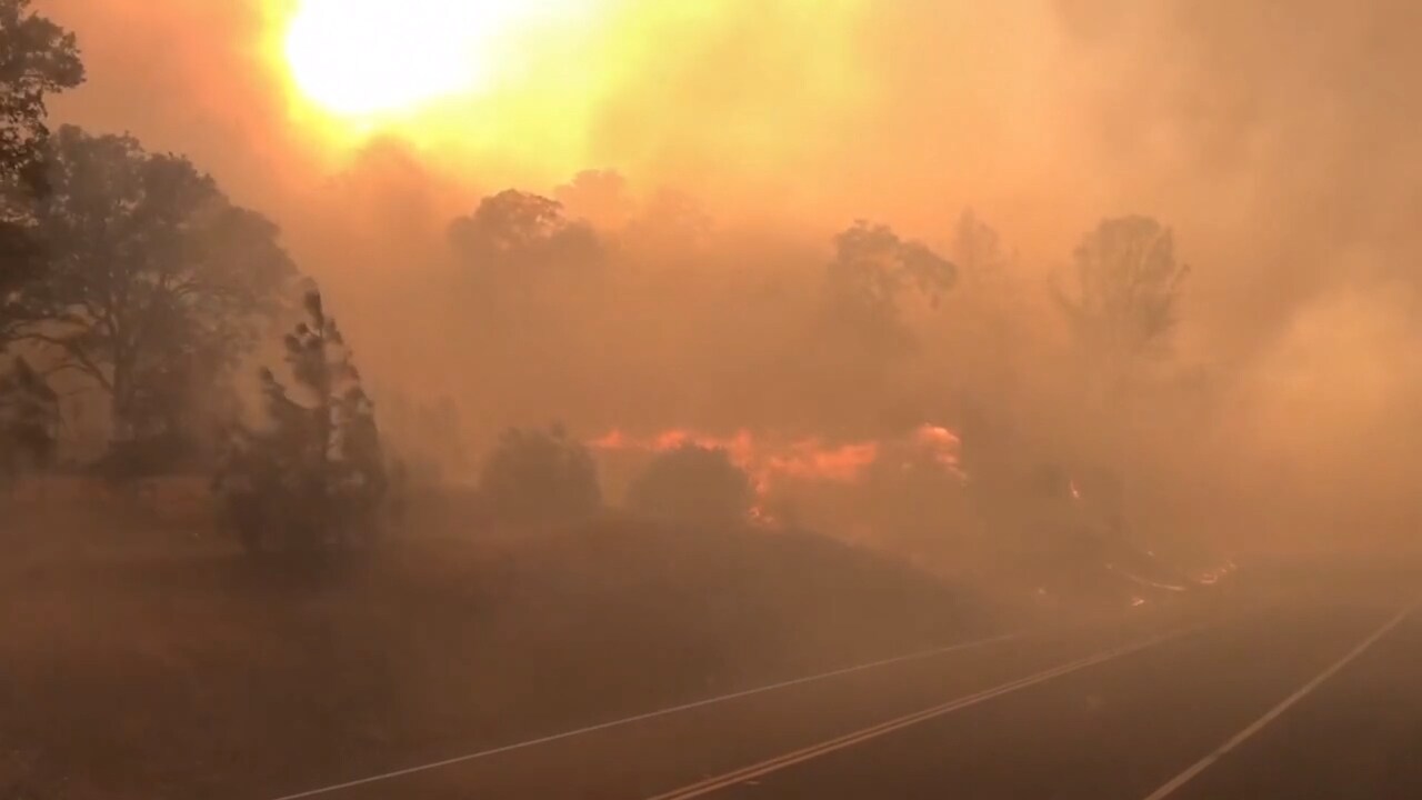 Massiva skogsbränder i Kalifornien