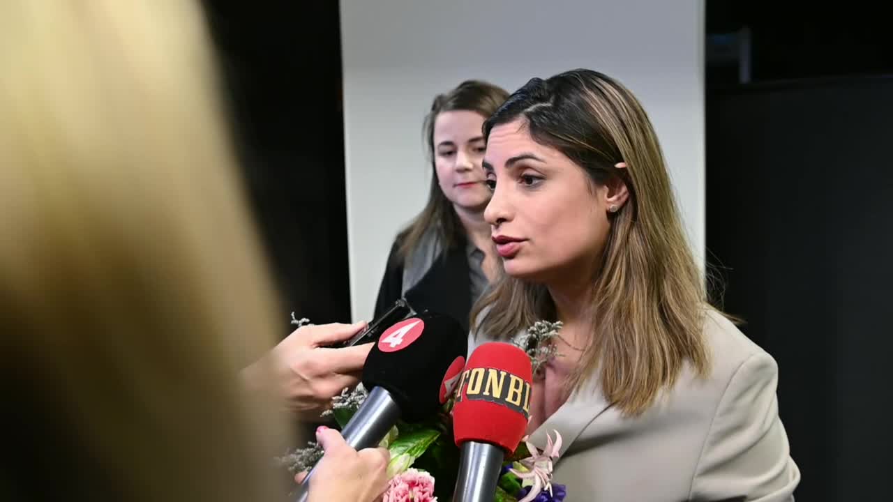 Se pressträffen med Nooshi Dadgostar