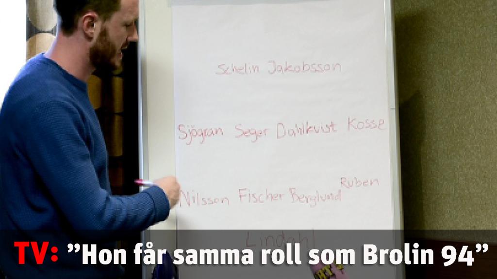 Månsson förklarar: "Hon får samma roll som Brolin 94"