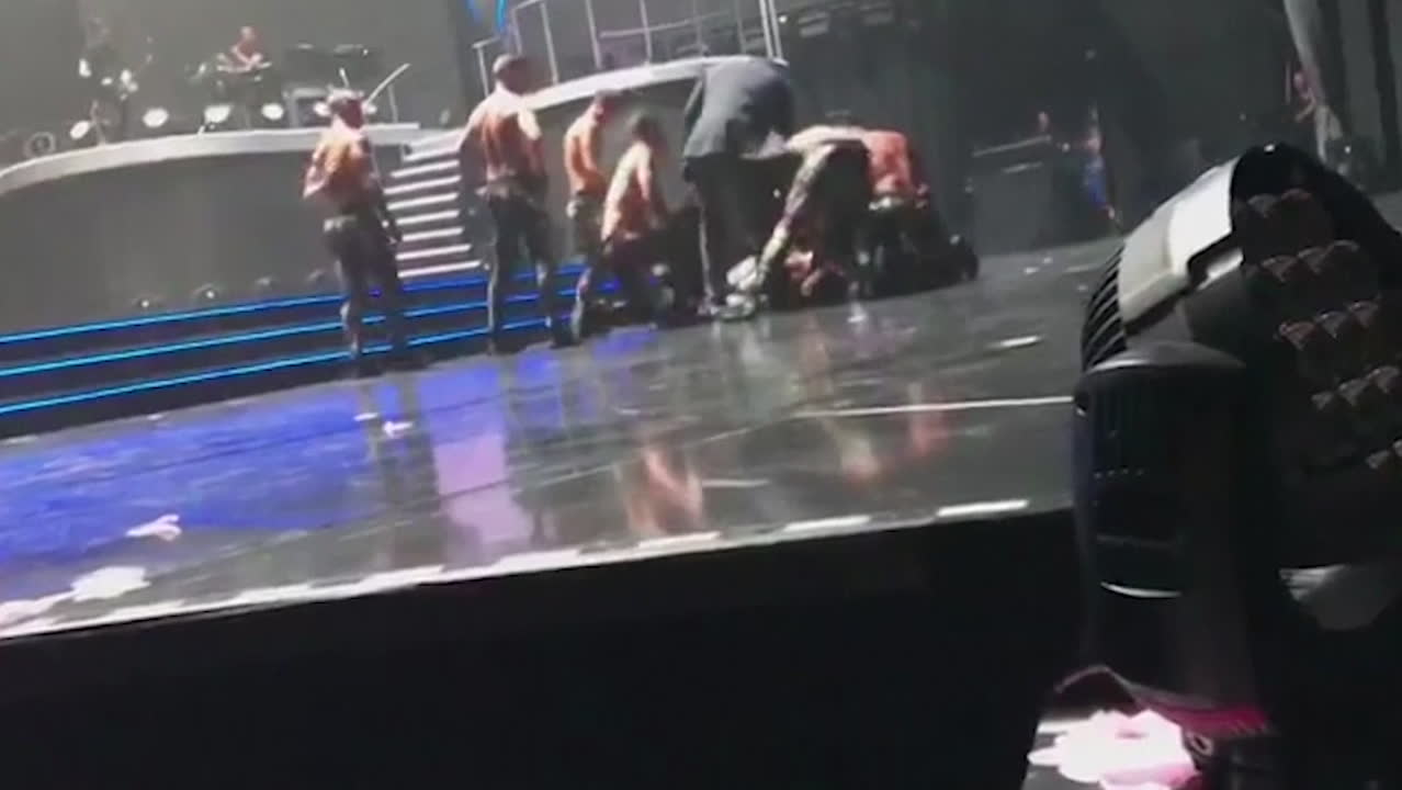 Här stormar mannen Britney Spears konsert