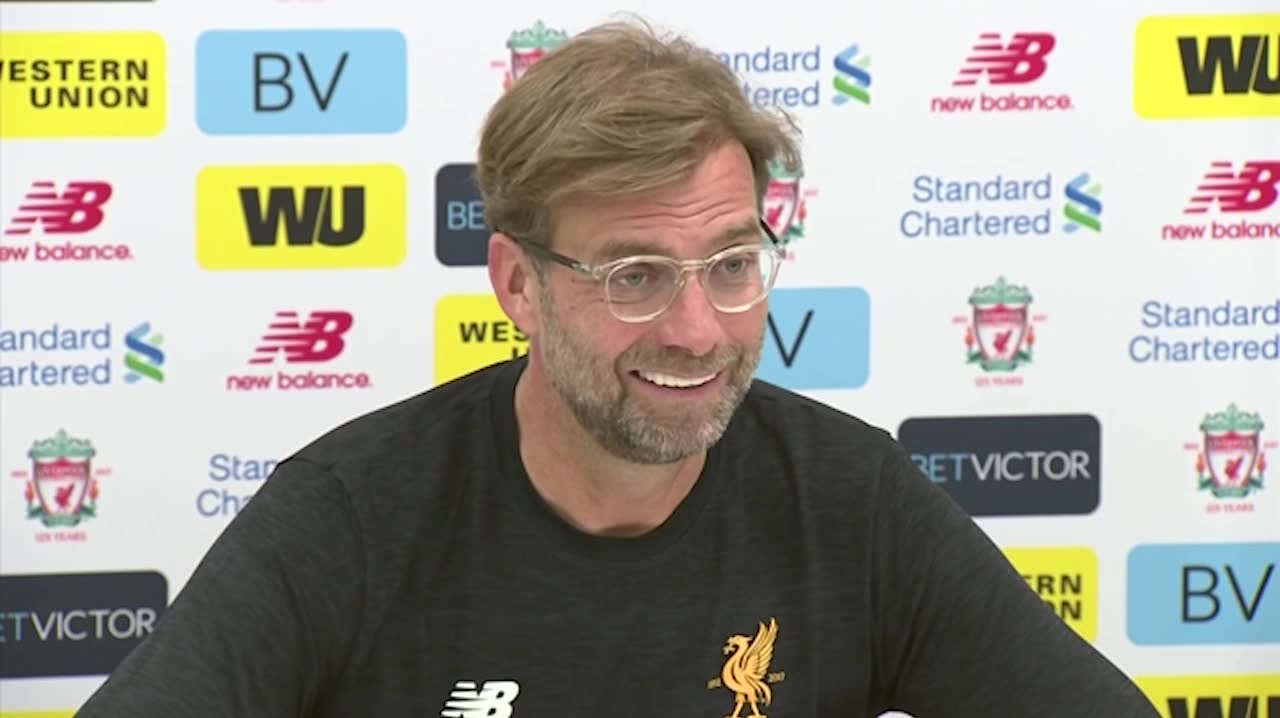 Wenger hyllas av kollegor och gamla spelare efter beskedet