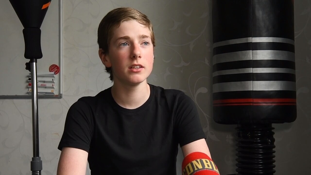 Abbe, 13, avslöjade misstänkte pedofilen: ”Han hotade att skära av pojkens fingrar”