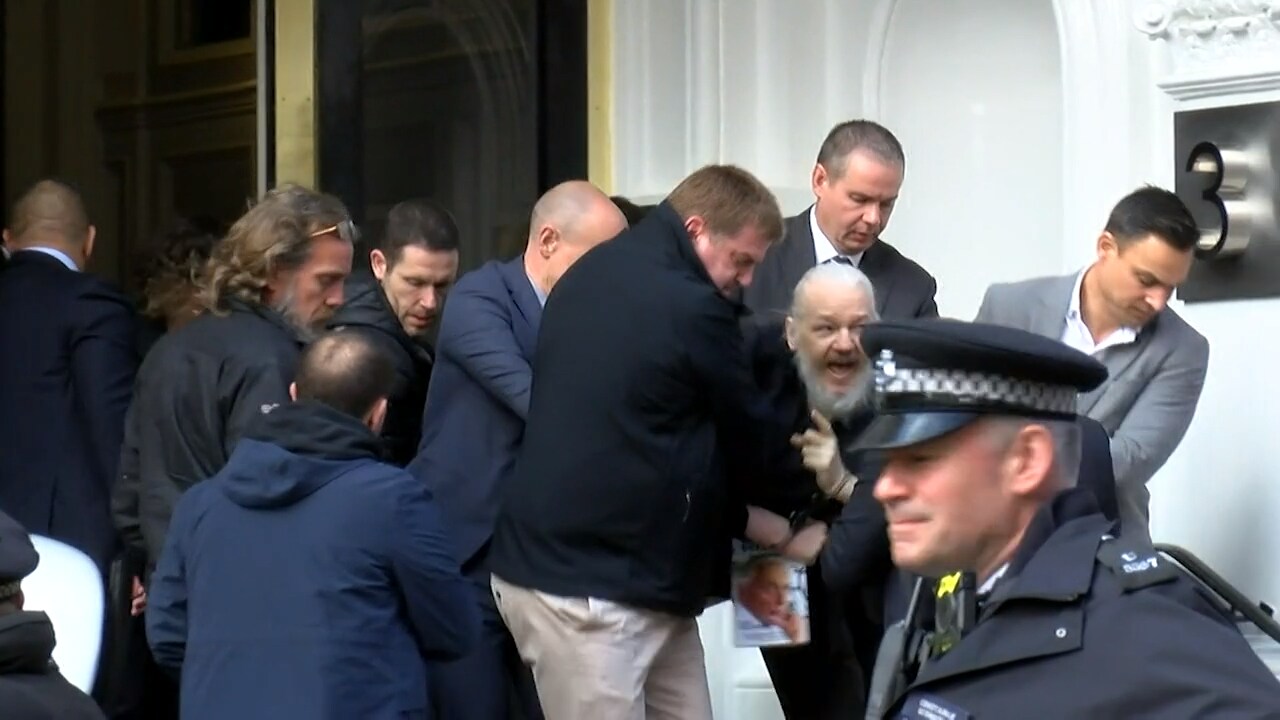 TV: Här grips Assange i London