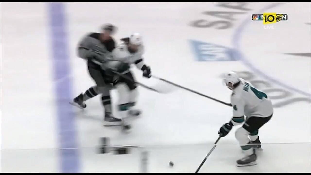 Utgår groggy – efter tacklingen av Erik Karlsson