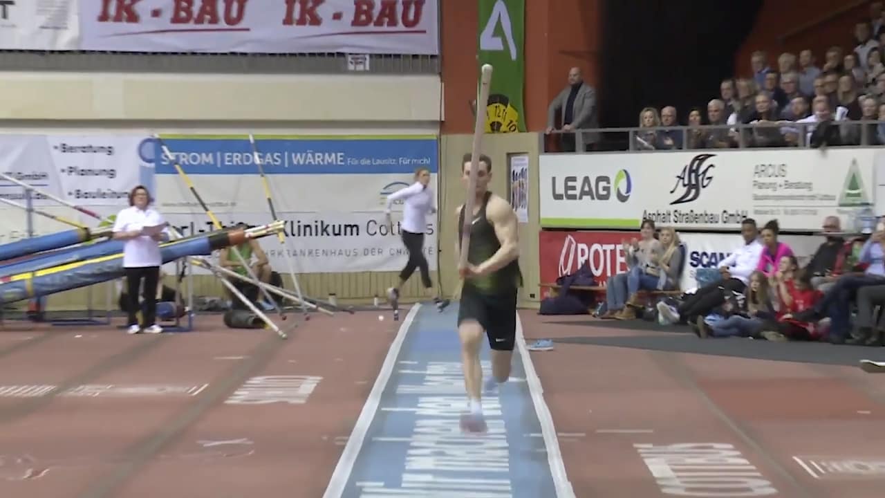 Här slår svensken till med ett jättehopp